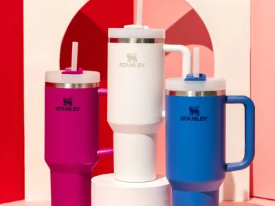 הטרנד החם של 2024: כוס סטנלי - התופעה שהפכה כוס תרמית לפריט אופנה מבוקש